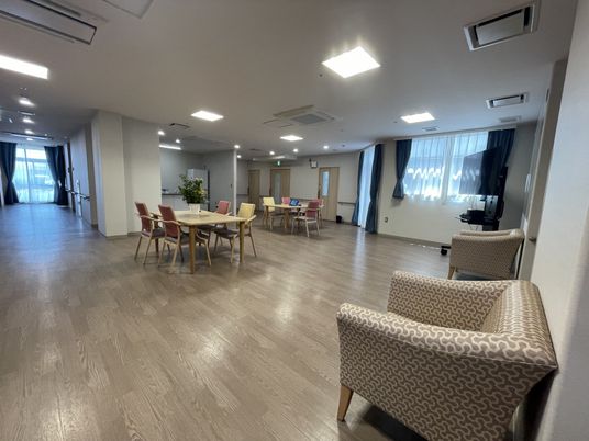 広々としたラウンジ
