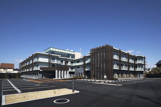 現代的な施設の外観