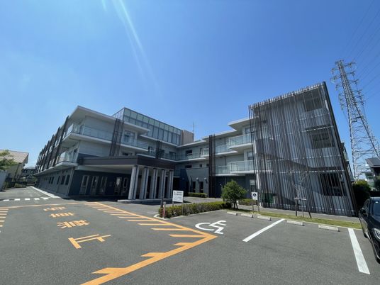 広々とした外観