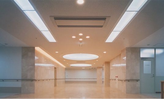 広々とした廊下