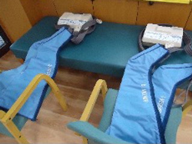 機能訓練用具 機能訓練室 特別な機器を使った機能訓練の場です。リハビリに適した設備が整っています。