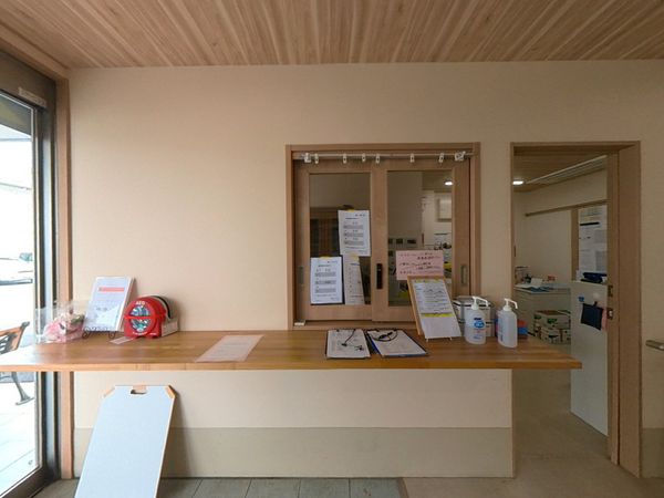 案内所のフロント