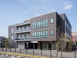 現代的な建物の外観