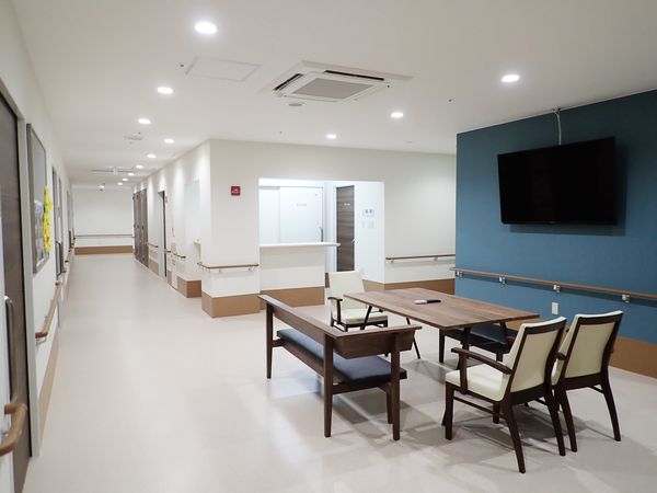 広々とした綺麗な廊下