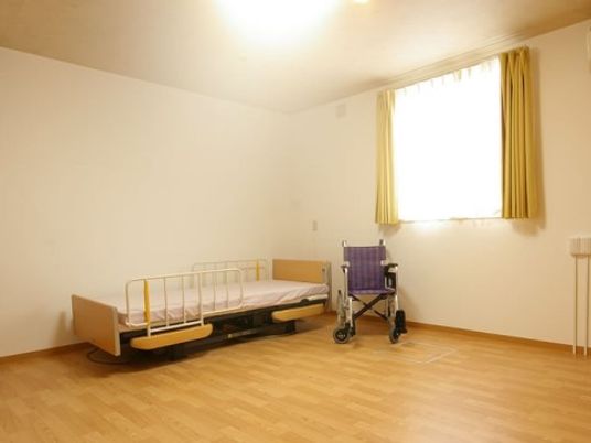 広々とした明るい居室