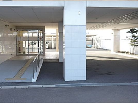 広々とした明るいエントランス