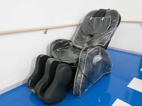 マッサージチェアと手すり