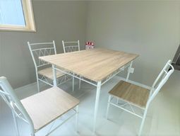 明るいダイニングテーブルセット