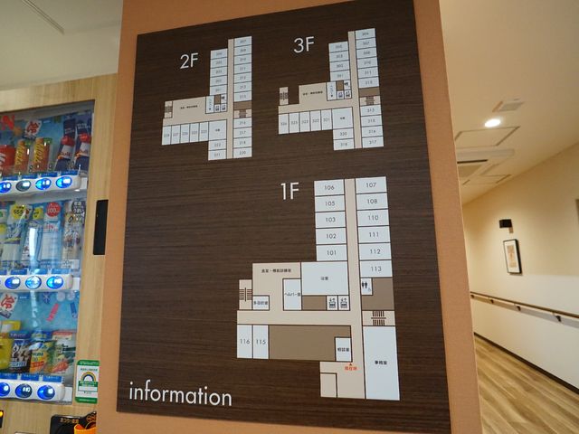 施設の案内図表示 展示物 分かりやすい案内図が掲示されているため、施設内の移動も迷うことなく行えます。訪れる方々の安心を支える要素の一つです。