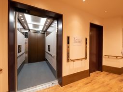 広々エレベーターホール