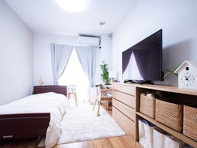 明るい洋室の居室