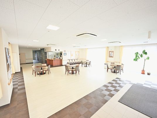 明るい食堂の受付  