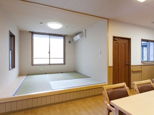 明るい和室の一角