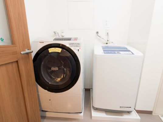 施設内には洗濯ができる部屋があり、全自動のドラム式や縦型の洗濯機が設置されているので汚れ物の洗濯に便利。