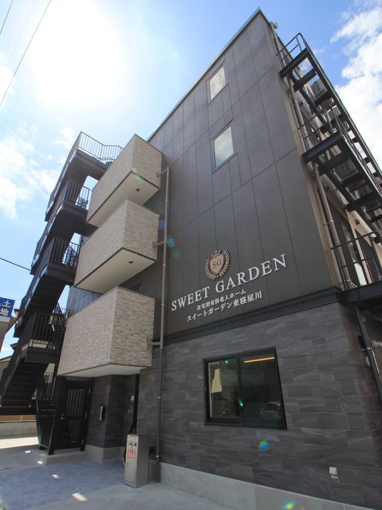 モダンな建物の外観