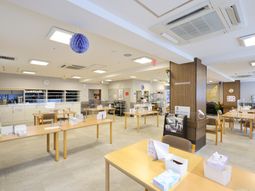 明るいダイニングスペース