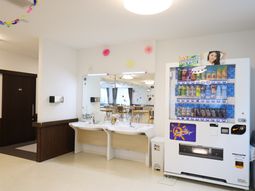 明るい空間の共有ダイニング