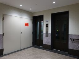 エレベーター前の通路