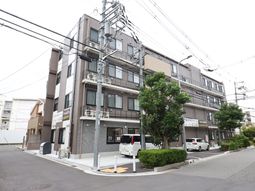 都市型の建物外観