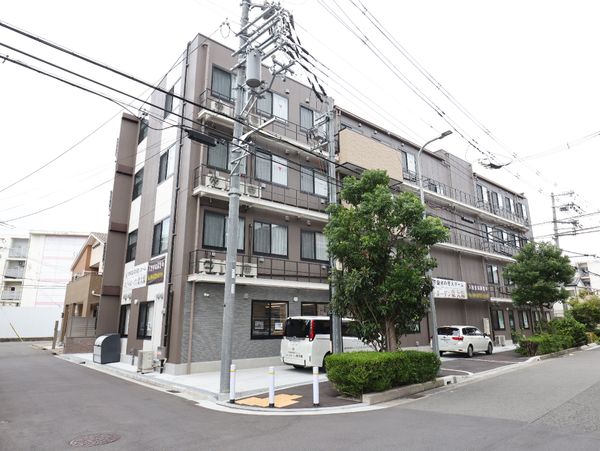 都市型の建物外観