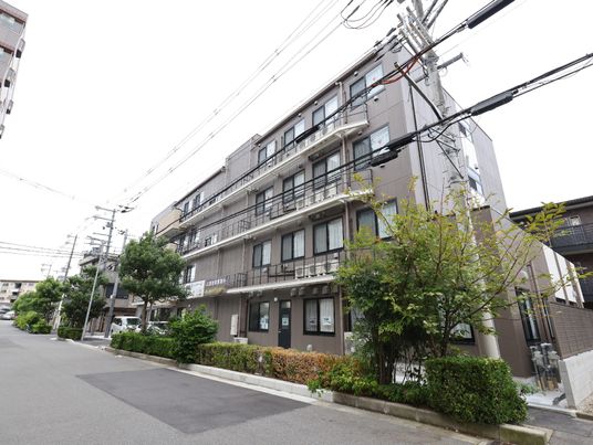 多階層の建物外観
