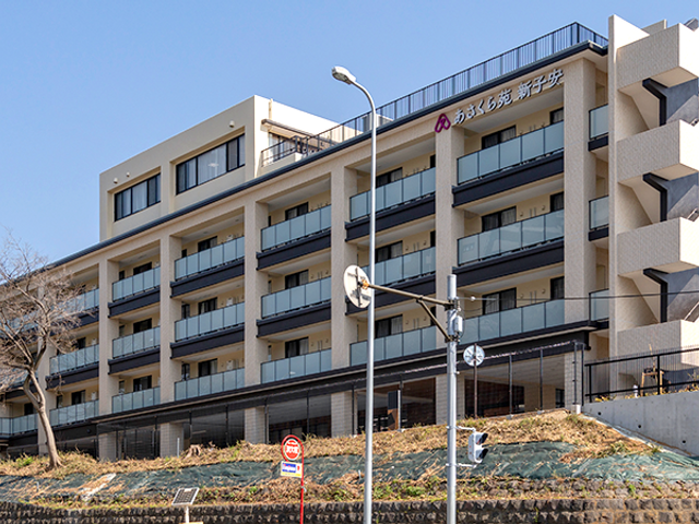 多階層の建物外観 外観 ゆったりとした空間の中でくつろぎながらお過ごしいただける場所です。周辺の自然に穏やかな風が吹きます。