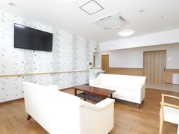 明るい居室の様子