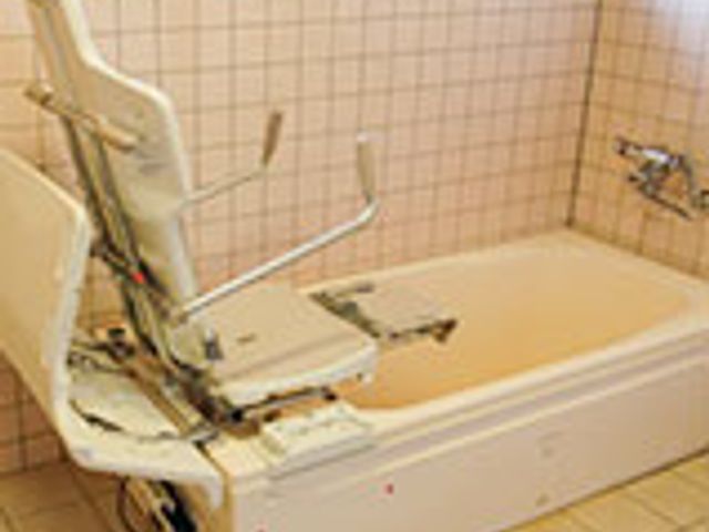 入浴のための設備浴室 浴室 車椅子での利用が可能な入浴設備です。明るく広々とした空間で快適に使えます。