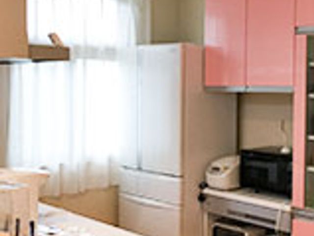 明るい空間のキッチン キッチン 広々とした明るい空間で、必要な設備が整っています。調理する際に快適にお使いいただけます。