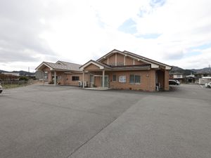 広々とした外観の建物