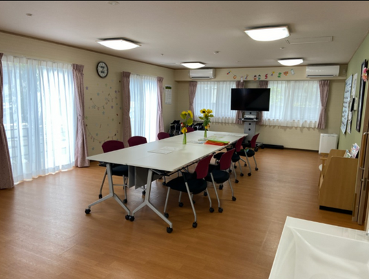 整理された清潔なダイニングルーム