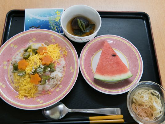 彩り豊かな食事膳