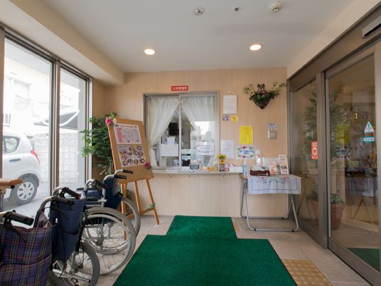 エントランスの明るい様子