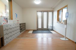 明るいエントランスホール