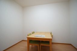シンプルな多目的室