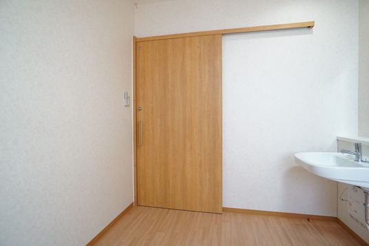 洗面台付きの居室空間