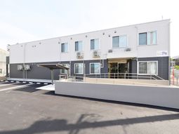 モダンな外観の建物