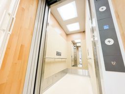 清潔感のあるエレベーターホール