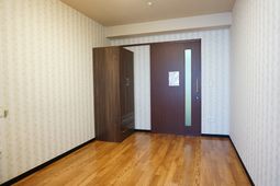 居室の扉とクローゼット
