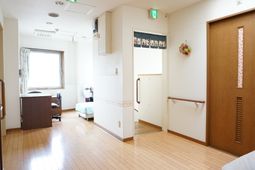 明るい居室の様子