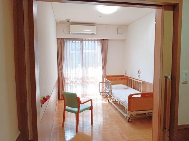 明るい居室の風景