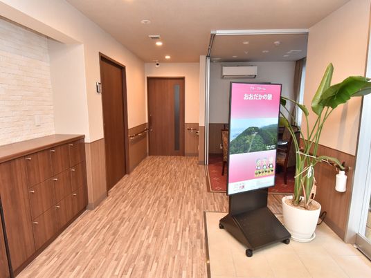廊下と掲示物の一角