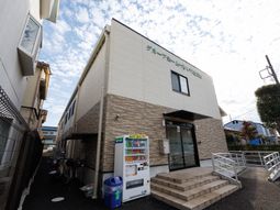 外観とエントランスの様子