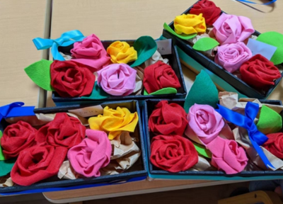 色とりどりの花が並ぶ
