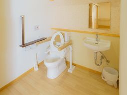 バリアフリー対応のトイレ