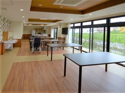 明るいダイニングスペース