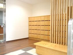 木目調のシューズボックス