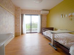 広々とした明るい居室