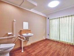 手すり付きトイレ空間