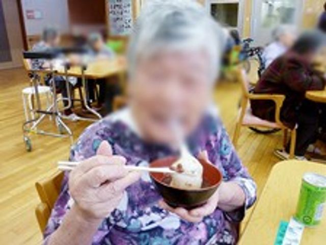 活気ある共有スペース ダイニングルーム 賑やかな時間を楽しめる食事スペースです。テーブルを囲みながら食事を共にすることができます。